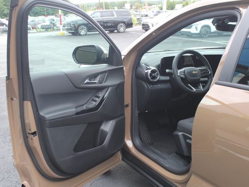 New 2027 Chevrolet Equinox LT w/ Safety and Technology Package AWD/4WD image 8
