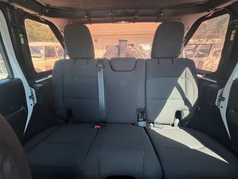 Used 2018 Jeep Wrangler Unlimited Sport AWD/4WD image 10