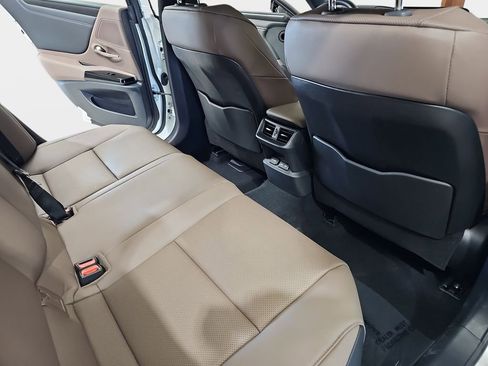 Certified 2025 Lexus ES 300h w/ Premium Package image 13