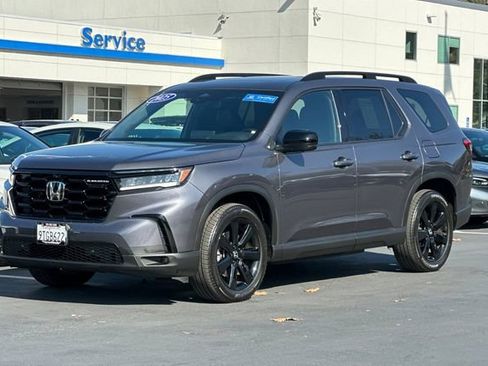 Certified 2025 Honda Pilot Black Edition image 7
