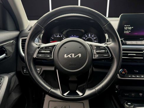 Used 2023 Kia Seltos S w/ Navigation Package image 16
