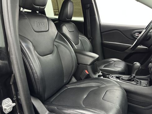 Used 2019 Jeep Cherokee Limited image 37