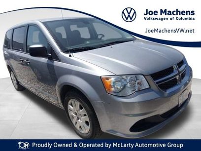 Used 2019 Dodge Grand Caravan SE w/ UConnect Hands-Free Group