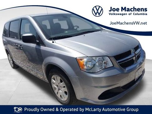 Used 2019 Dodge Grand Caravan SE w/ UConnect Hands-Free Group FWD image 1