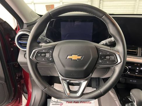 Used 2025 Chevrolet Trax LT w/ LT Convenience Package FWD image 40