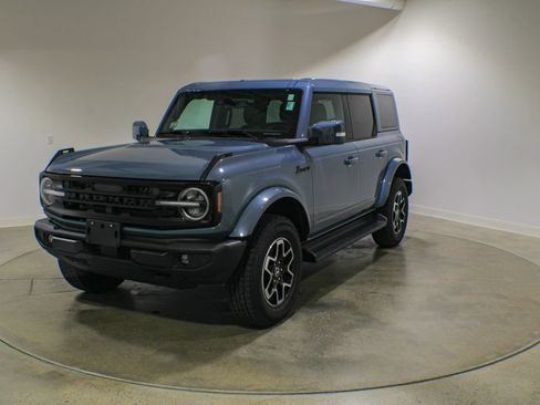 Used 2025 Ford Bronco Outer Banks AWD/4WD image 1