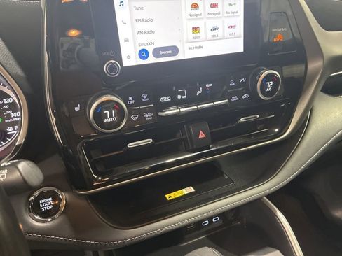 Used 2023 Toyota Highlander XLE AWD/4WD image 19