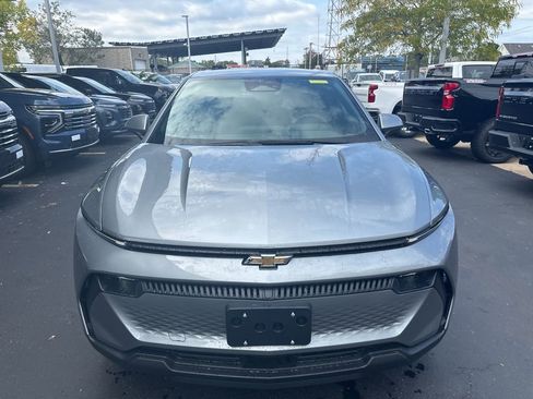 New 2026 Chevrolet Equinox EV LT image 2