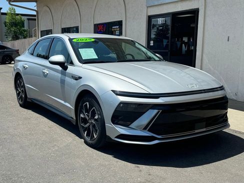 Used 2025 Hyundai Sonata SEL FWD image 1