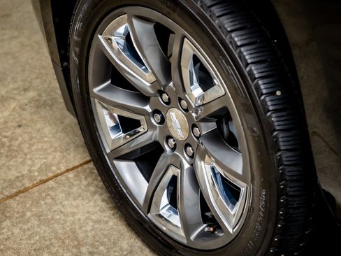 Used 2018 Chevrolet Tahoe Premier RWD image 16