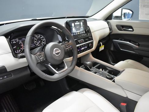 New 2025 Nissan Pathfinder SL image 4