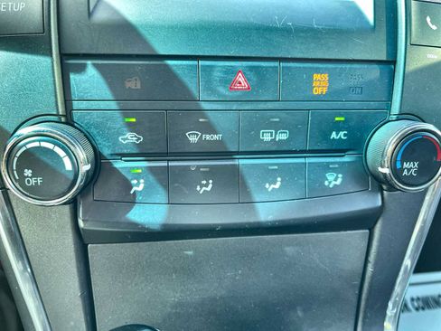 Used 2016 Toyota Camry SE FWD image 16