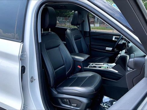 Used 2023 Ford Explorer XLT w/ Equipment Group 202A AWD/4WD image 7