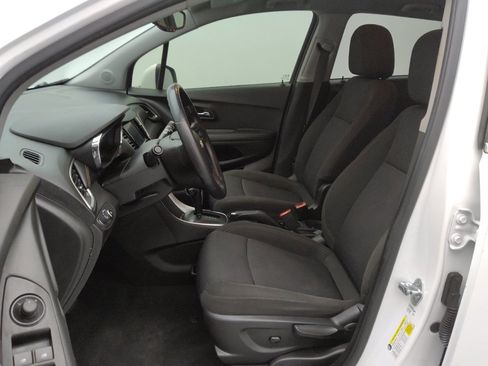 Used 2020 Chevrolet Trax LT image 17