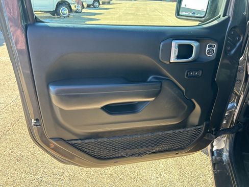 Used 2019 Jeep Wrangler Unlimited Sport image 9