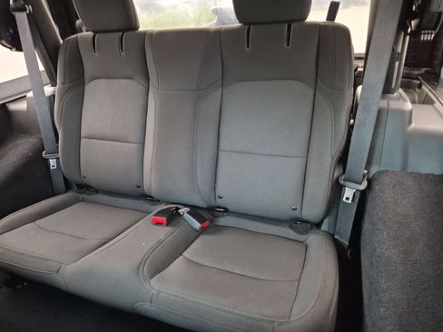 Used 2018 Jeep Wrangler Sport AWD/4WD image 18