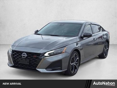 Used 2025 Nissan Altima 2.5 SR image 1