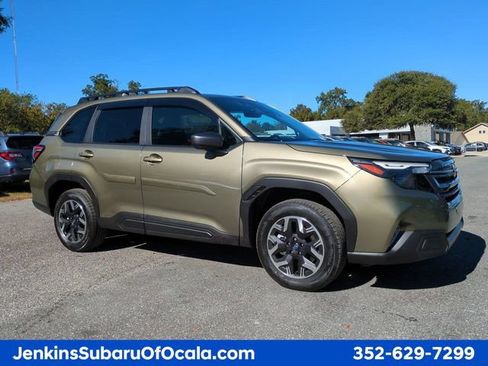 Used 2025 Subaru Forester Premium AWD/4WD image 1