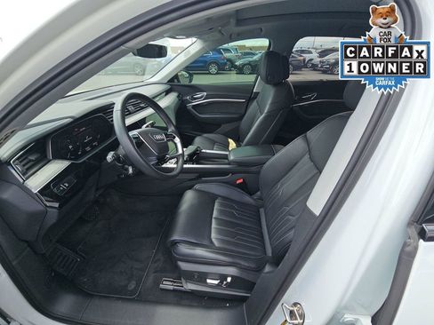Used 2021 Audi e-tron Prestige w/ Prestige Package image 32
