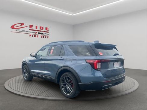 Used 2025 Ford Explorer ST-Line w/ Premium Package image 4