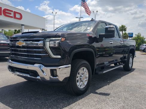 Used 2024 Chevrolet Silverado 2500 LTZ w/ LTZ Premium Package image 8