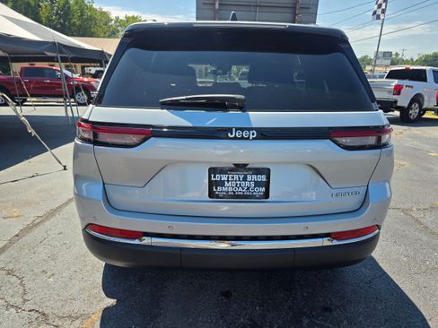 Used 2024 Jeep Grand Cherokee Limited RWD image 6