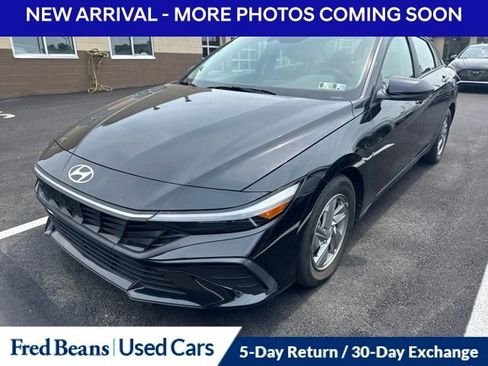 Used 2024 Hyundai Elantra SE FWD image 2