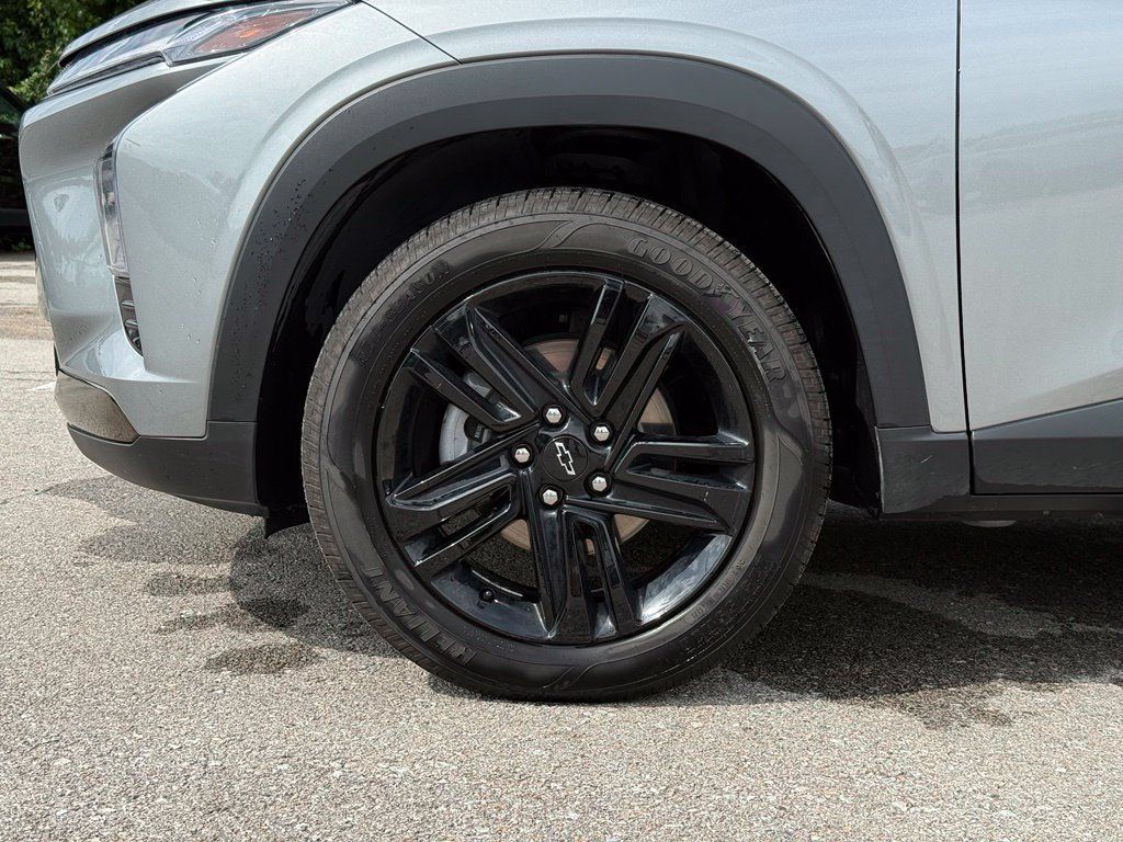 Used 2025 Chevrolet Trax ACTIV w/ Driver Confidence Package FWD image 4
