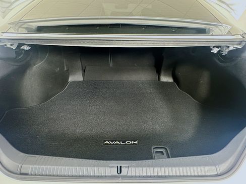 Used 2020 Toyota Avalon Limited w/ Advanced Safety Package FWD image 30