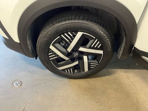 Used 2025 Nissan Kicks SV FWD image 30