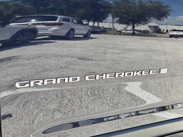 Used 2024 Jeep Grand Cherokee Limited RWD image 13