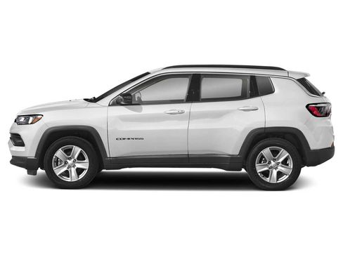 Used 2022 Jeep Compass Latitude w/ Convenience Group AWD/4WD image 3
