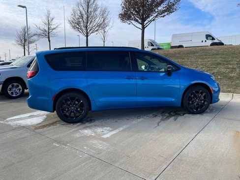 New 2026 Chrysler Pacifica Select w/ S Appearance Package image 7