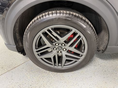 Used 2025 Ford Explorer ST-Line w/ Premium Package image 27