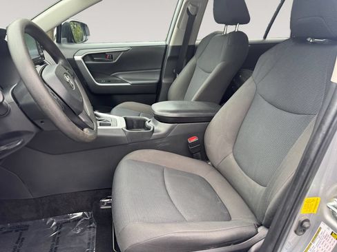 Used 2022 Toyota RAV4 LE AWD/4WD image 9