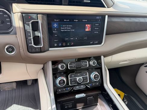 Used 2021 GMC Yukon Denali w/ Denali Premium Package AWD/4WD image 25