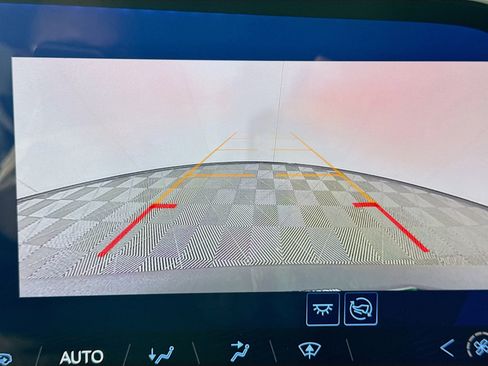 Used 2025 Chevrolet Equinox EV LT image 17