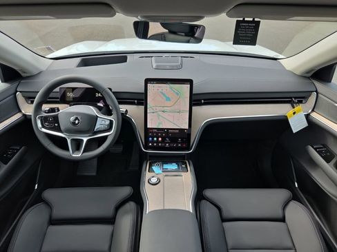 New 2025 Volvo EX90 Plus w/ Protection Package Premier image 5