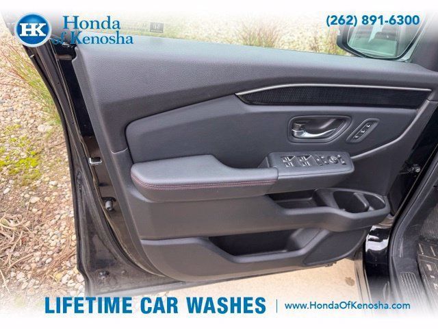 Used 2025 Honda Pilot Black Edition image 6