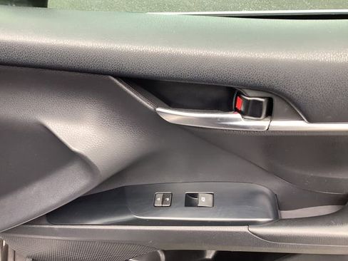 Used 2020 Toyota Camry SE FWD image 38