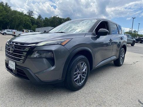 Used 2024 Nissan Rogue S AWD/4WD image 3
