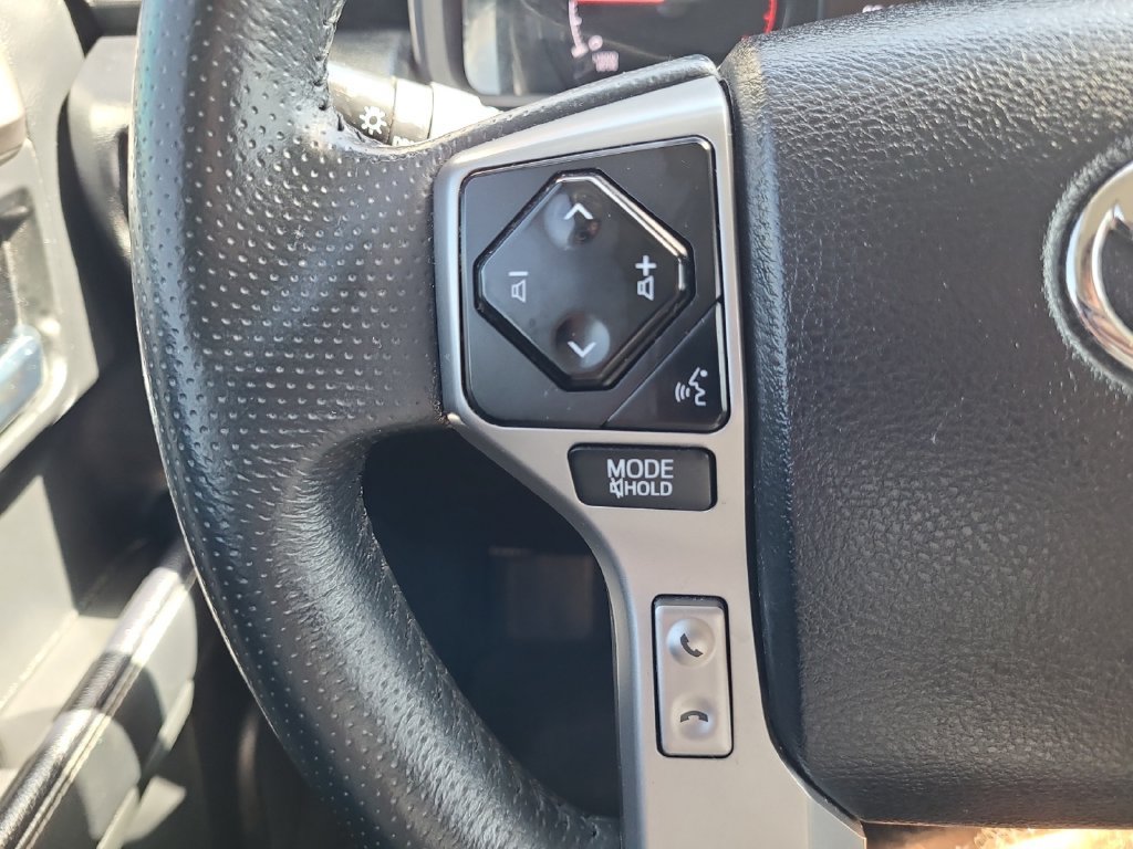 Used 2020 Toyota 4Runner SR5 AWD/4WD image 27