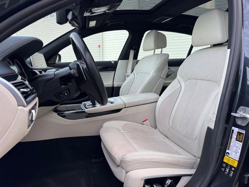 Used 2017 BMW 750i xDrive image 12