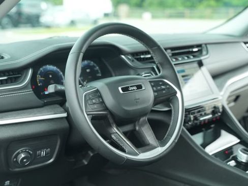 Used 2021 Jeep Grand Cherokee L Limited AWD/4WD image 29