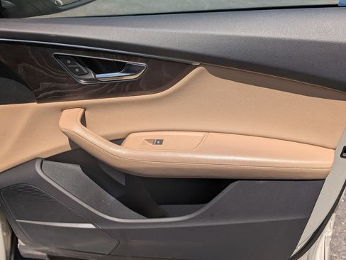 Used 2022 Audi Q8 Premium Plus w/ Premium Plus Package image 36