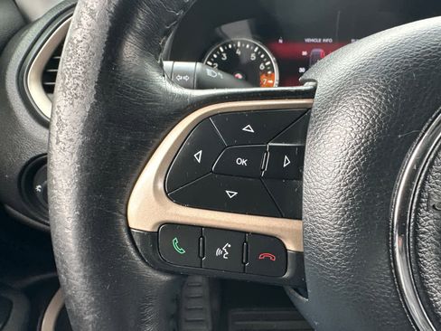 Used 2017 Jeep Renegade Latitude image 19