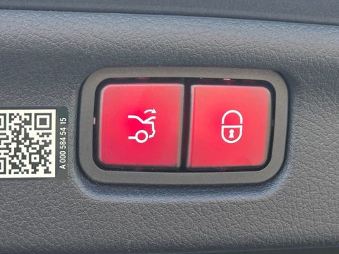 Used 2022 Mercedes-Benz C 300 Sedan image 16