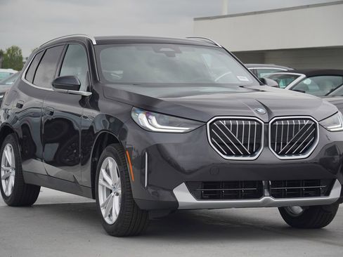 Used 2025 BMW X3 xDrive30i w/ Convenience Package image 3