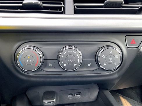 Used 2026 Chevrolet Trax LS w/ LS Convenience Package FWD image 16