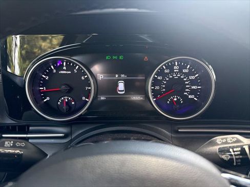Used 2022 Kia Carnival SX FWD image 32